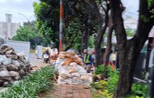 Hak Pejalan Kaki Jakarta Dirampok Proyek Galian, Trotoar Jalan Saharjo Dipenuhi Barang Proyek