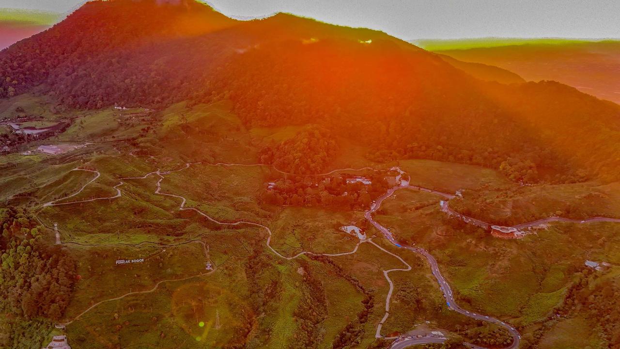FOTO: Pesona Alam Puncak Masih Menjadi Tujuan Favorit Warga Saat Libur Panjang