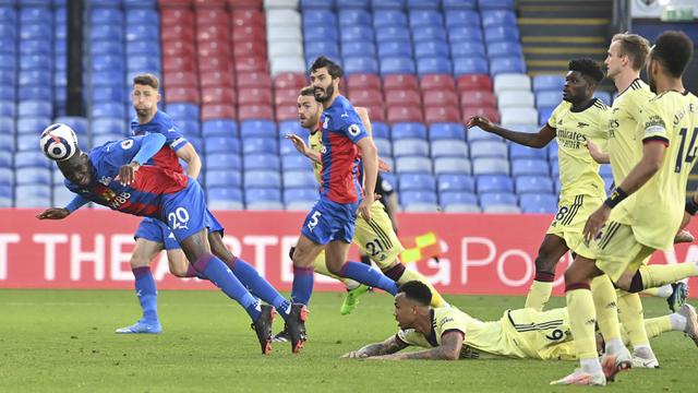 FOTO: Dua Gol di Masa Injury Time Bawa Arsenal Tekuk Crystal Palace 3-1 - Christian Benteke