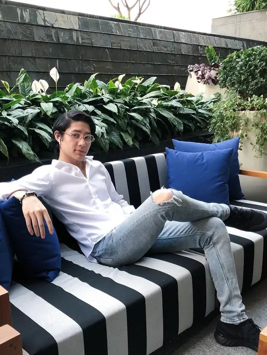 Anak Tamara Bleszynski dan Teuku Rafly ini telah menyelesaikan pendidikannya di Coventry University pada 2019 lalu. Ingin menerapkan ilmu yang dipelajari selama kuliah, yakni Manajemen Bisnis, Rassya pun tengah merintis menjadi pebisnis. (Instagram/teukurassya)