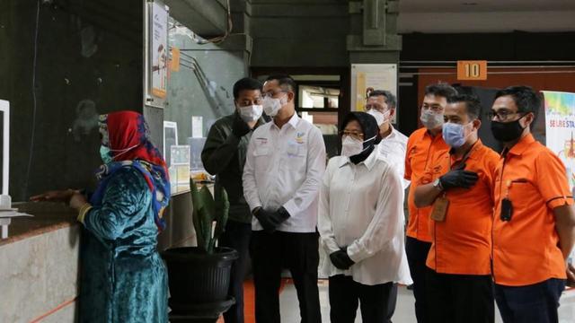 Penyaluran Bantuan Sosial Beras dan BST Tahap VII di Surabaya.