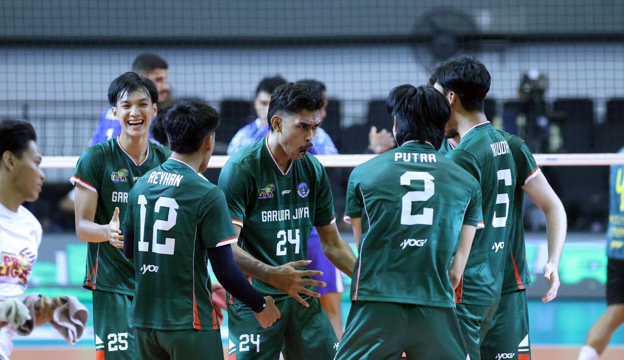 ​Garuda Jaya yang mengandalkan skuad inti seperti Dawuda, Fauzan Nibras, dan pemain asing Movsar Bataev, langsung tancap gas sejak peluit dibunyikan. (Dok. PBVSI)