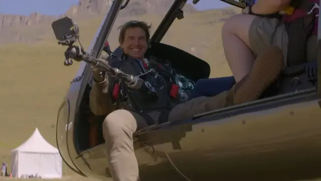 Tom Cruise dalam Syuting Mission: Impossible – The Final Reckoning. (YouTube/ Paramount Pictures)