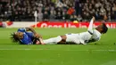 Laga Tottenham Hotspur kontra Chelsea berlangsung sengit dan diwarnai dua kartu merah untuk dua pemain tuan rumah. (AP Photo/David Cliff)