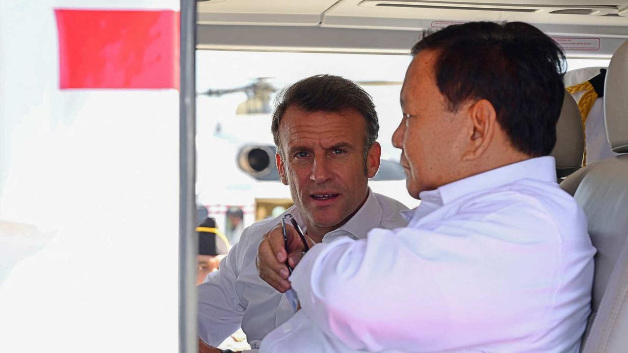 Prabowo dan Presiden Prancis Emmanuel Macron satu helikopter menuju Akmil Magelang