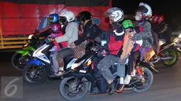 Perjalanan mudik? Selalu patuhi rambu-rambu lalu lintas yang ada dan keep safety! (Via: Liputan6.com/Angga Yuniar)