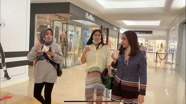 6 Potret Rieta Amilia Bareng Nagita Slavina dan Caca Tengker, Selalu Kompak