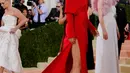 Petenis cantik Maria Sharapova tiba untuk menghadiri ajang Met Gala bertemakan 'Manus x Machina: Fashion In An Age of Technology' yang digelar di Metropolitan Museum of Art, New York, Senin (2/5). (REUTERS/Eduardo Munoz)