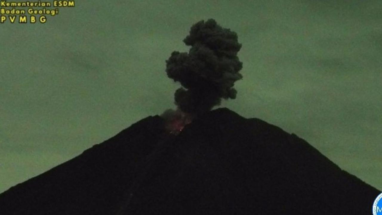 Gunung Semeru Erupsi Berulang, Kolom Abu Capai 1 Km, Status Siaga Ditetapkan