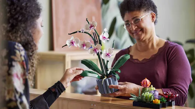 LEGO Berbentuk Bunga