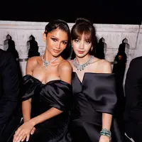 Lisa BLACKPINK sukses curi perhatian saat menghadiri event Bulgari di Venesia pekan lalu. [Instagram @lalalalisa_m]