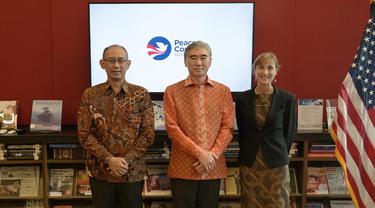 Peace Corps, sebuah lembaga independen pemerintah Amerika Serikat yang mempromosikan perdamaian dan persahabatan dunia, mengumumkan kembalinya para Relawan ke Indonesia pada Januari 2023 (Kedubes AS).