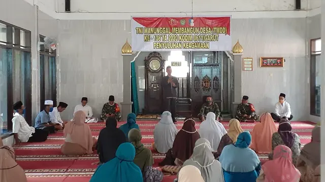 Kegiatan non fisik berupa ceramaah keagamaan bagi masyarakat Desa Wanakerta, Kecamatan Cibatu, Garut, Jawa Barat, menjadi agenda wajib yang diberikan selama program TMMD ke-108 berlangsung.