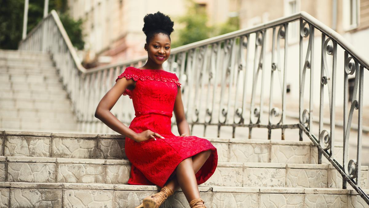 Tafsir Mimpi Melihat Orang Berbaju Merah, Simbol Gairah hingga