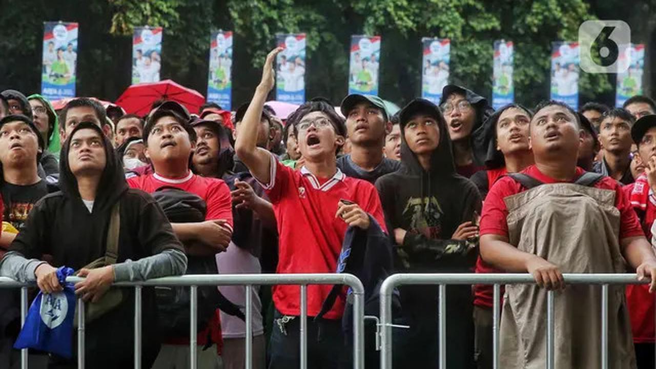 Antusiasme Suporter Skuad Garuda Nobar Laga Timnas Indonesia vs Australia di GBK