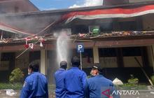 Damkar Berhasil Padamkan Api di Gedung DPRD Cirebon: Ternyata Ada Penjarahan Fasilitas!