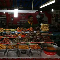 Kuliner khas Padang di Kramat Raya, Jakarta Pusat. (Daniel Kampua/Bintang.com)