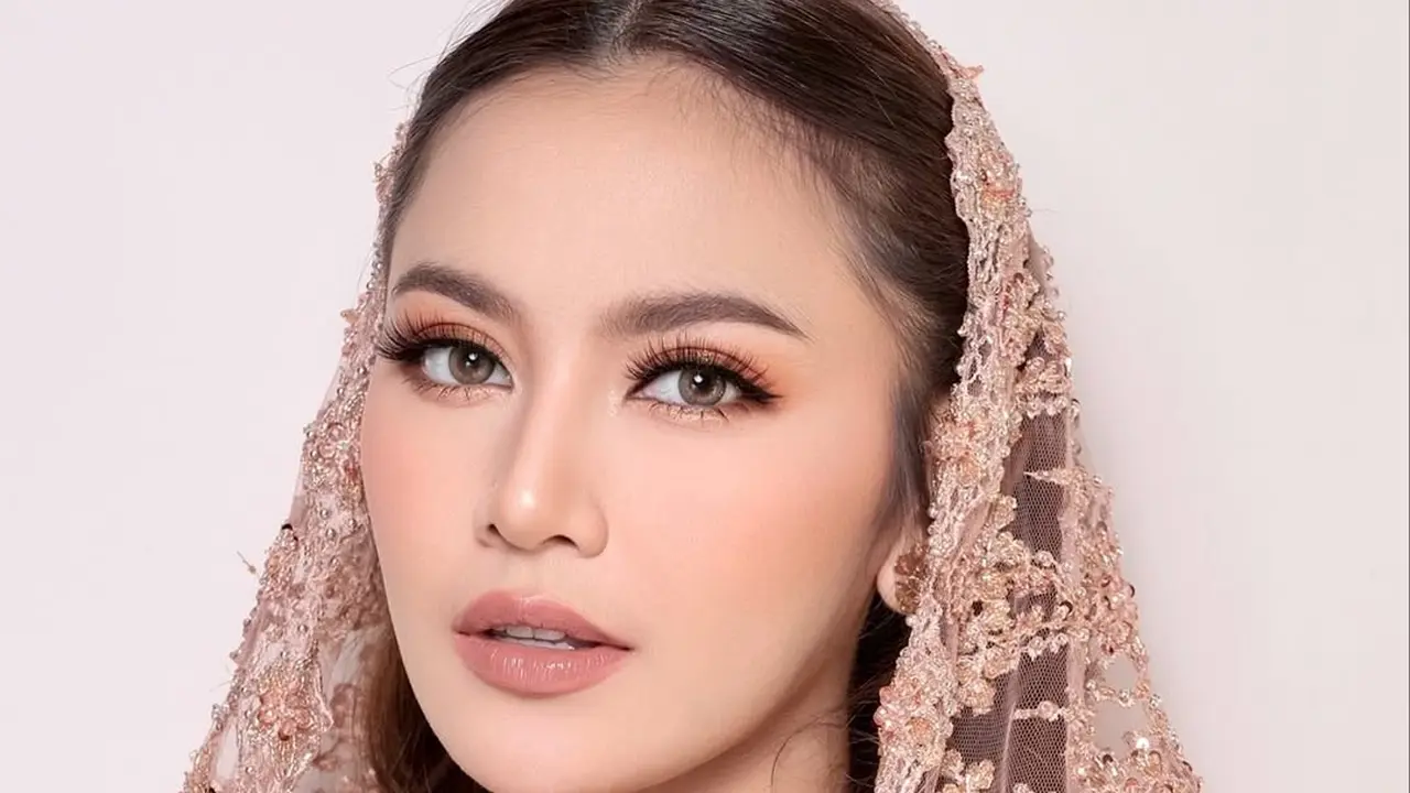 Potret Flawless Makeup Mahalini di Tasyakuran 7 Bulan Kehamilan, Pancarkan Pregnancy Glow