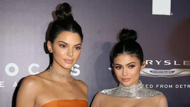 Tren Fashion Belahan Pinggul ala Kylie Jenner