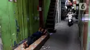 Guna meminimalisir berulangnya kebakaran, khususnya di wilayah padat penduduk, Gubernur Jakarta Pramono Anung mendorong setiap Rukun Tetangga (RT) di Jakarta untuk memiliki minimal dua unit APAR sebagai langkah preventif. (Liputan6.com/Herman Zakharia)