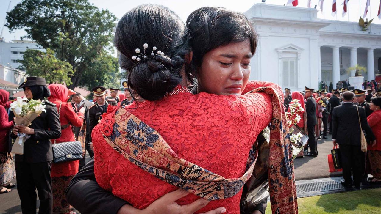 FOTO: Tangis Haru Warnai Pelantikan 2.000 Perwira Remaja oleh Presiden Prabowo