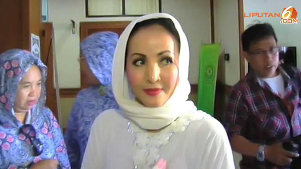 machicha-mochtar-sidang-130425b.jpg