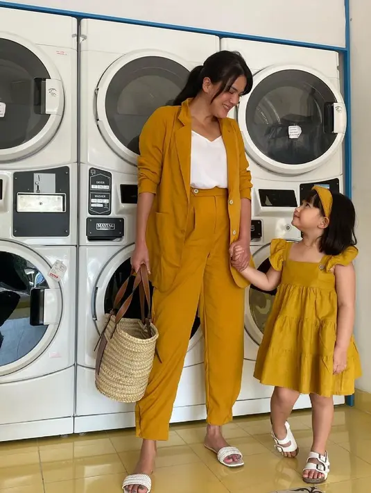 Sekarang ini memang pandemi Covid-19 tengah melambung tinggi, bukan hanya Alice Norin yang terpapar, namun sederet nama dari kalangan artis pun juga ada yang terkena virus covid-19 ini. (Instagram/alicenorin)