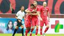 Para pemain Persija Jakarta merayakan gol yang dicetak oleh Hanno Behrens (tengah) ke gawang Rans Nusantara FC pada laga persahabatan antara Persija Jakarta menghadapi Rans Nusantara FC di Stadion Wibawa Mukti, Cikarang, Sabtu (16/7/2022). (Bola.com/M Iqbal Ichsan)