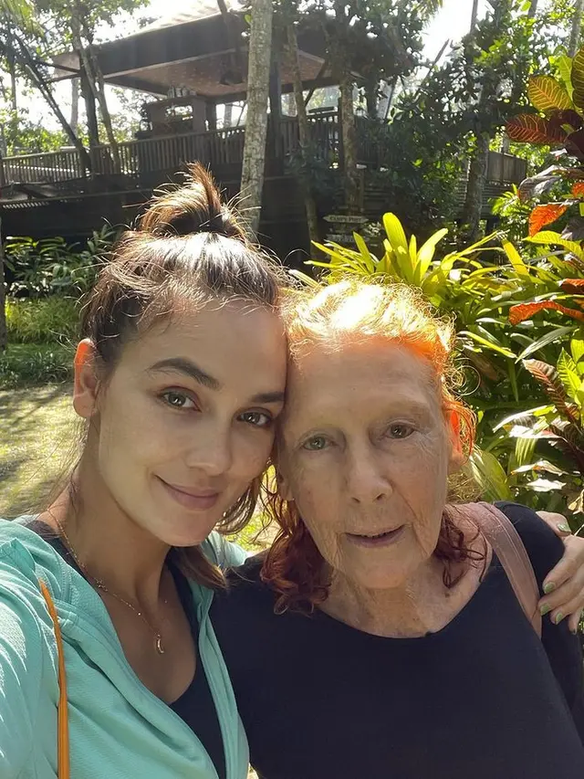 Potret Luna Maya dan ibunya. (Foto: Instagram/lunamaya)