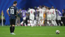 Pemain Argentina Lionel Messi bereaksi setelah Inggris mencetak gol pembuka dalam laga semifinal Piala Dunia 2026 antara Inggris vs Argentina di Atlanta, Rabu, 15 Juli 2026. (AP Photo/Jacob Kupferman)