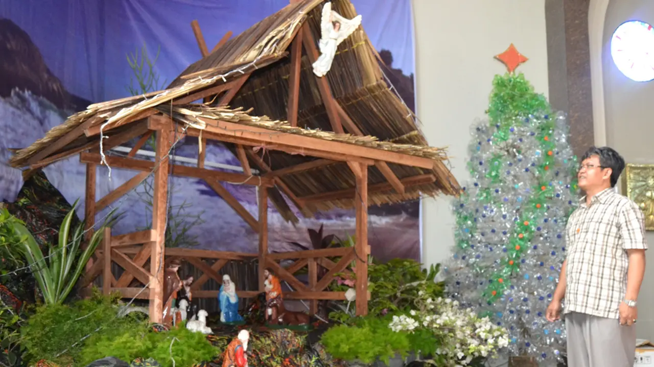 Gereja di Bengkulu Gelar Lomba Pohon Natal Daur Ulang 