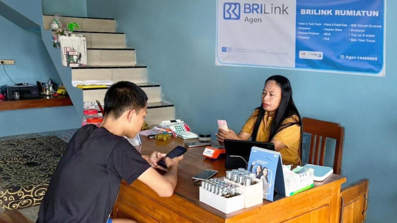 Dedikasi Rumiatun, BRILink Agen di Grobogan yang Sigap Melayani Warga Desa di Garis Depan
