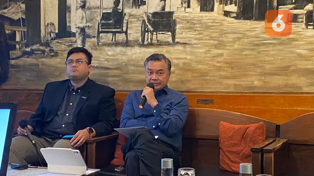 Pendiri FPCI Dino Patti Djalal pada Selasa (25/11/2025) di Jakarta menyebut Prabowo Subianto sebagai presiden yang tergolong "hiperaktif" dalam konteks diplomasi (Dok. Liputan6.com/Teddy Tri Setio Berty).