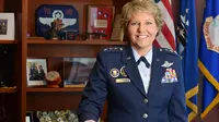 Pensiunan Jenderal Angkatan Udara Amerika Serikat, Michelle D. Johnson, ditunjuk menjadi Wakil Presiden Senior NBA dan Kepala Operator Wasit (dok. Herlifemagazine.com)