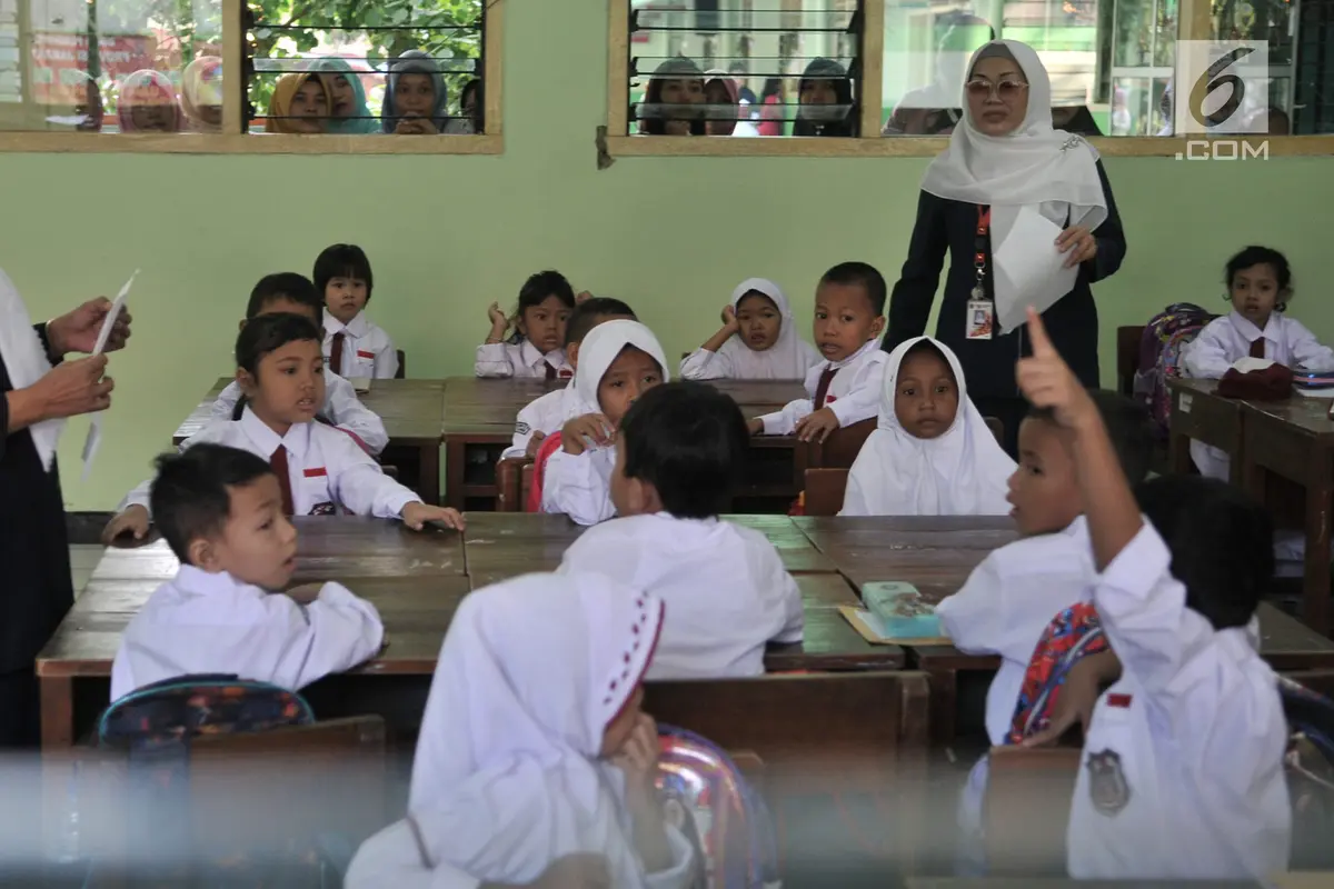 Hari Pertama Sekolah