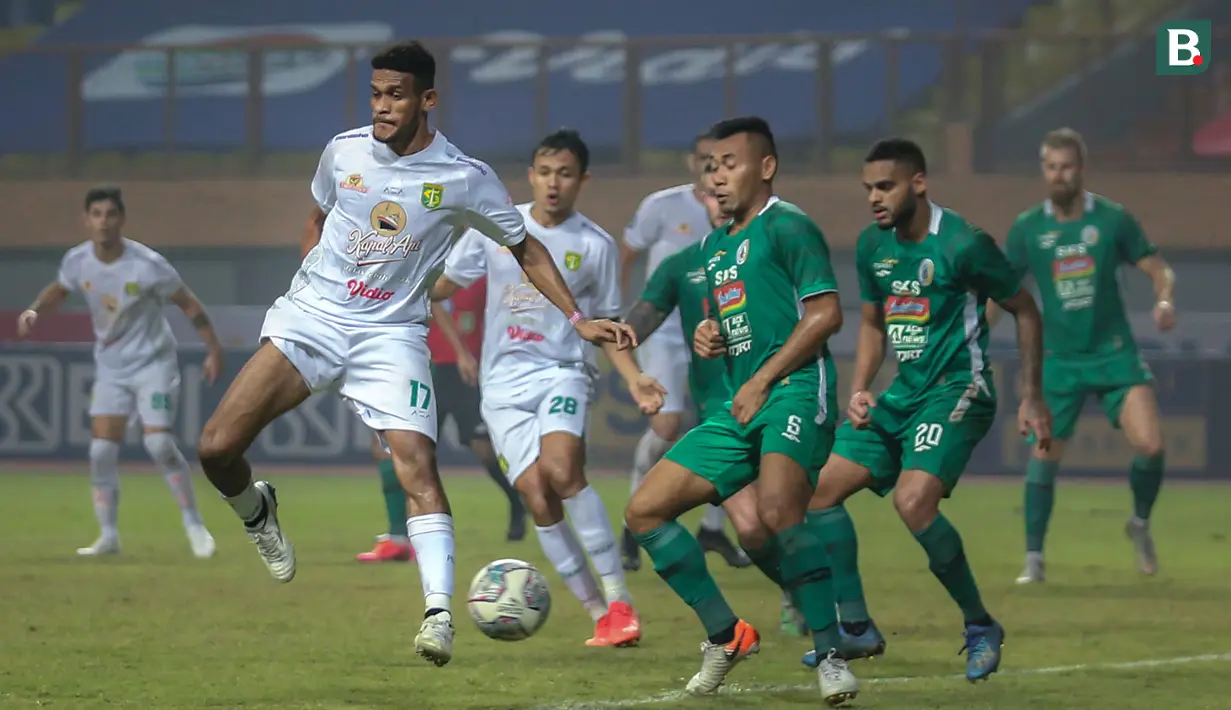 Sebelum membela Persebaya Surabaya, Kambuaya mengawali karier di Liga 1 bersama PSS Sleman di bawah asuhan pelatih Aji Santoso. Ia bermain 18 pertandingan dengan memberikan satu assist. (Bola.com/Bagaskara Lazuardi)