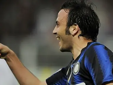 Giampaolo Pazzini menjadi pahlawan kemenangan Inter Milan usai memborong gol kemenangan 2-1 atas Cesena dalam lanjutan Serie A di Stadio Dino Manuzzi, 30 April 2011. AFP PHOTO/Alberto Lingria