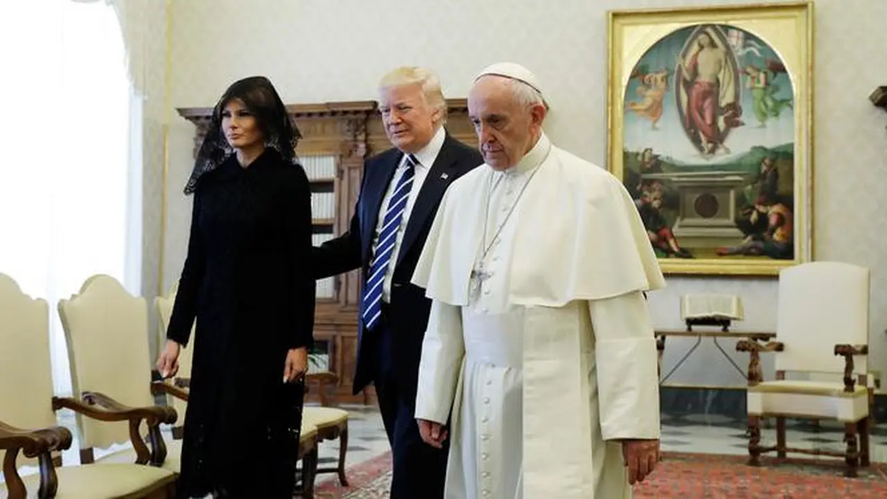 Tampilan Melania Trump Kunjungi Vatikan, Bagaimana Menurut Anda?