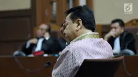 Terdakwa dugaan korupsi proyek e-KTP, Setya Novanto mengikuti sidang lanjutan di Pengadilan Tipikor, Jakarta, Kamis (29/3). Sidang mendengar pembacaan tuntutan oleh Jaksa Penuntut Umum. (Liputan6.com/Helmi Fithriansyah)
