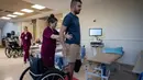 “Saya belum pernah melihat cakupan dan intensitas seperti ini,” kata Edan Kleiman yang mengepalai Organisasi Veteran Penyandang Disabilitas nirlaba. Edan Kleiman mengadvokasi lebih dari 50.000 tentara yang terluka dalam konflik ini dan konflik sebelumnya. “Kita harus merehabilitasi orang-orang ini,” katanya. (AP Photo/Oded Balilty)