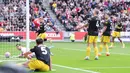 Gol-gol Brentford dicetak oleh Igor Thiago dan Mathias Jensen. Sementara itu gol Man United dihasilkan Benjamin Sesko. (Maja Smiejkowska/PA via AP)