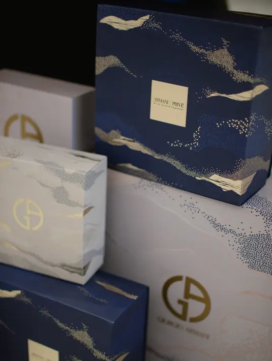 Gift set edisi spesial Ramadan dengan kemasan elegan ini begitu memukau. Cocok untuk dijadikan hampers tanda kasih ke kerabat terdekat.  [ Dok: Armani Beauty Indonesia ]