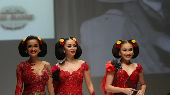 [Bintang] Julia Perez - Ayu Ting Ting - Zaskia Gotik