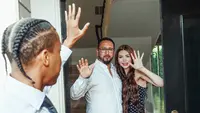 Ilustrasi ucapan, salam perpisahan, berpisah. (Photo by Kindel Media/Pexels)