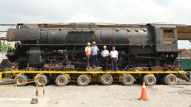 Kereta Uap Kuno dari TMII Dibiarkan Dijemur Matahari di Solo