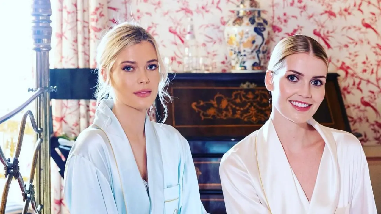 Lady Amelia Spencer dengan saudaranya, Lady Kitty Spencer.