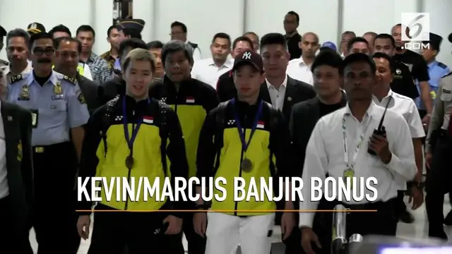 Juara All England 2018, Kevin Sanjaya Sukamuljo/Marcus Fernaldi Gideon, mendapat sambutan meriah saat tiba di Bandara Soekarno-Hatta, Tangerang.