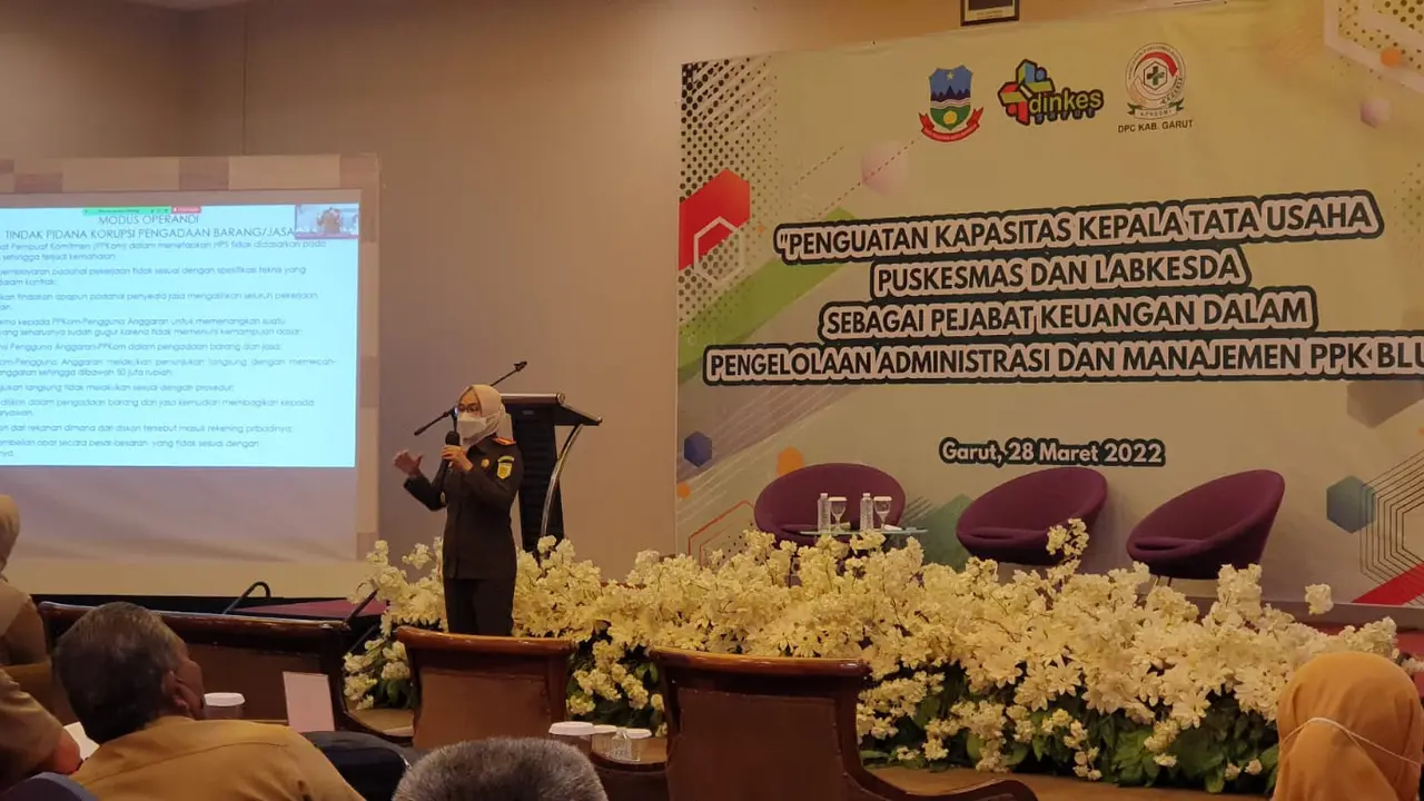 Kepala Kejaksaan Negri Garut Neva Sari Susanti, meminta pemerintah daerah (Pemda) Garut, Jawa Barat menyerap dan mengoptimalkan produk lokal dalam pengadaan barang dan jasa mulai anggaran tahun ini.