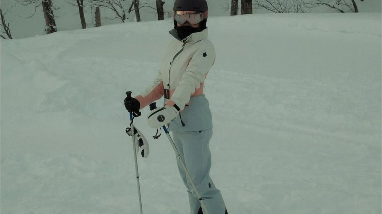 7 Potret Cantik dan Berani! Azizah Salsha Coba Ski Perdana di Niseko, Tampil Memukau Meski Terjatuh