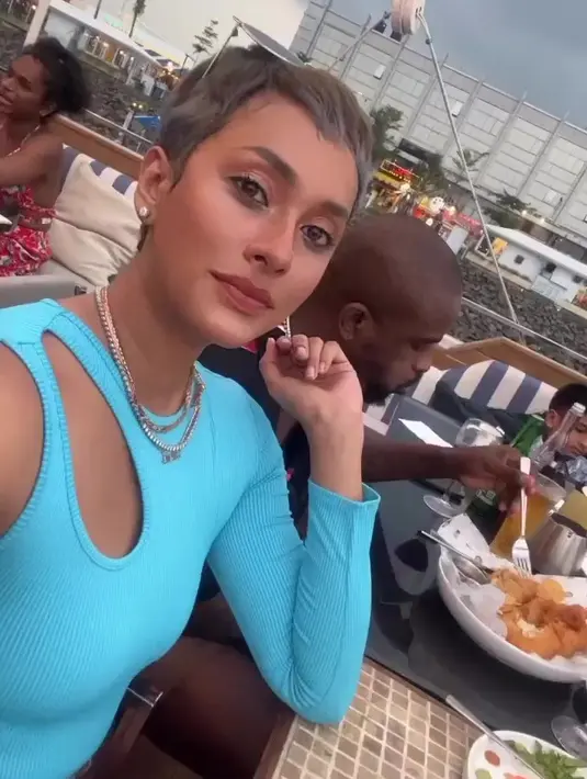 So, menurut kamu bagaimana penampilan Kimmy Jayanti dengan gaya rambut barunya kali ini? (FOTO: instagram.com/kimmyjayanti)